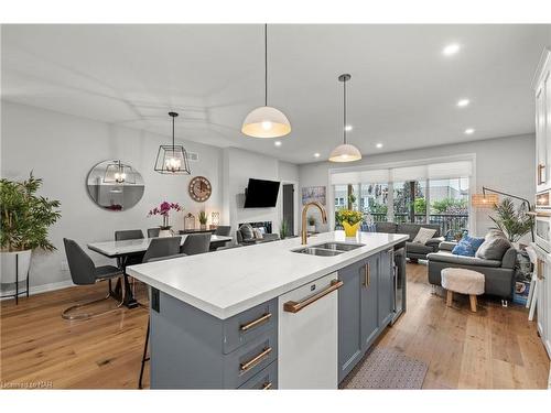 10-300 Richmond St Street, Thorold, ON - Indoor Photo Showing Kitchen With Double Sink