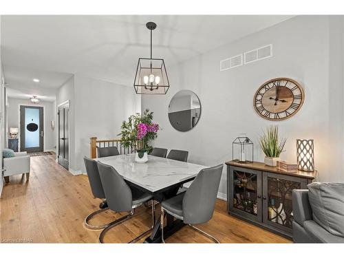 10-300 Richmond St Street, Thorold, ON - Indoor Photo Showing Dining Room