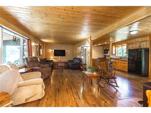 12264 Brawn Road, Wainfleet, ON - Indoor Photo Showing Living Room