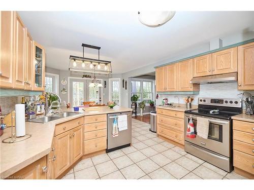 1345 Parkside Avenue, Fort Erie, ON - Indoor Photo Showing Kitchen With Double Sink