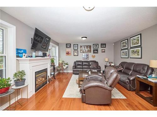 1345 Parkside Avenue, Fort Erie, ON - Indoor Photo Showing Living Room With Fireplace