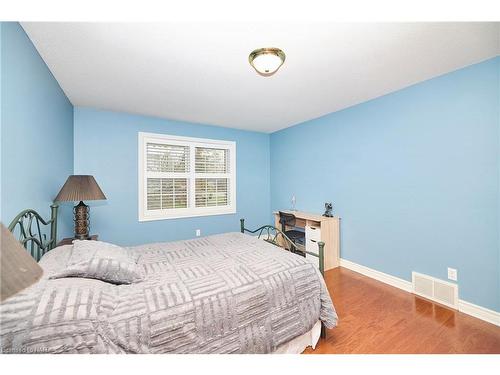 1345 Parkside Avenue, Fort Erie, ON - Indoor Photo Showing Bedroom