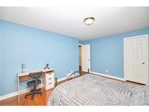 1345 Parkside Avenue, Fort Erie, ON - Indoor Photo Showing Bedroom