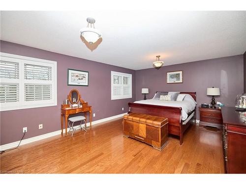 1345 Parkside Avenue, Fort Erie, ON - Indoor Photo Showing Bedroom