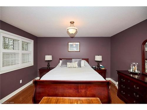 1345 Parkside Avenue, Fort Erie, ON - Indoor Photo Showing Bedroom