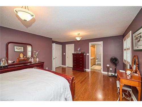 1345 Parkside Avenue, Fort Erie, ON - Indoor Photo Showing Bedroom