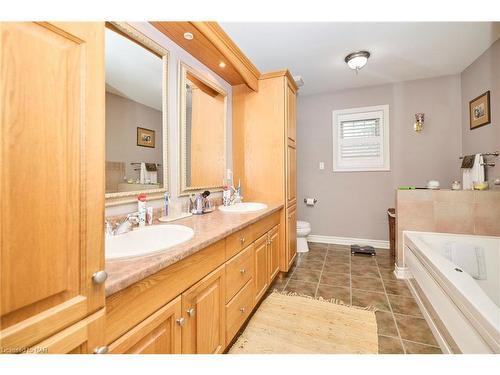 1345 Parkside Avenue, Fort Erie, ON - Indoor Photo Showing Bathroom