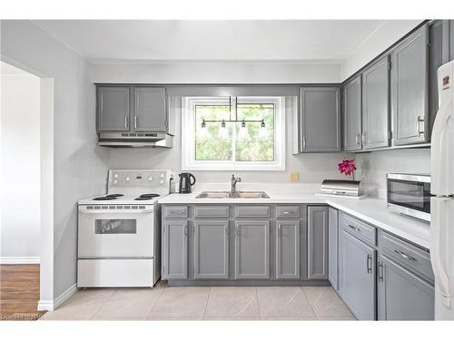 2 Acadia Crescent, St. Catharines, ON - Indoor Photo Showing Kitchen With Double Sink