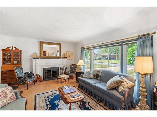 10 Briarsdale Drive, St. Catharines, ON - Indoor Photo Showing Living Room With Fireplace