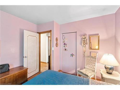 10 Briarsdale Drive, St. Catharines, ON - Indoor Photo Showing Bedroom