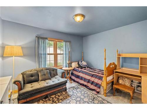 10 Briarsdale Drive, St. Catharines, ON - Indoor Photo Showing Bedroom