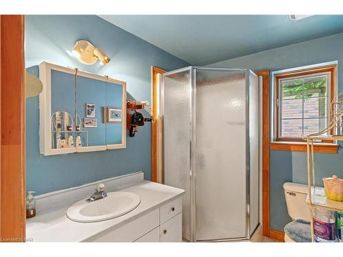 10 Briarsdale Drive, St. Catharines, ON - Indoor Photo Showing Bathroom