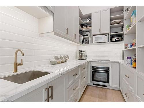 29 Power Glen, St. Catharines, ON - Indoor Photo Showing Kitchen With Upgraded Kitchen