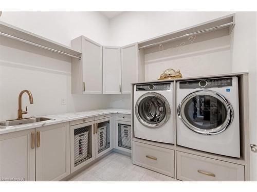 29 Power Glen, St. Catharines, ON - Indoor Photo Showing Laundry Room