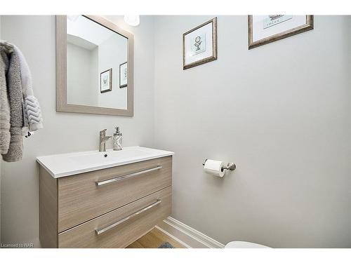 16 Blackwood Crescent, Fonthill, ON - Indoor Photo Showing Bathroom