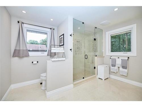 16 Blackwood Crescent, Fonthill, ON - Indoor Photo Showing Bathroom