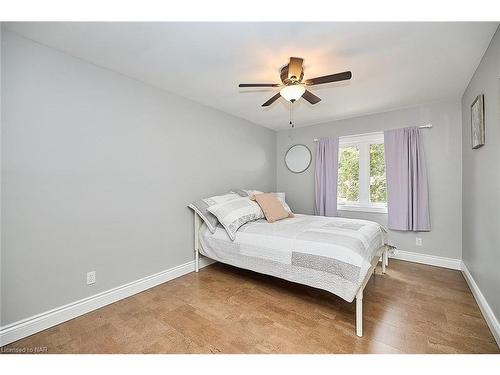 16 Blackwood Crescent, Fonthill, ON - Indoor Photo Showing Bedroom