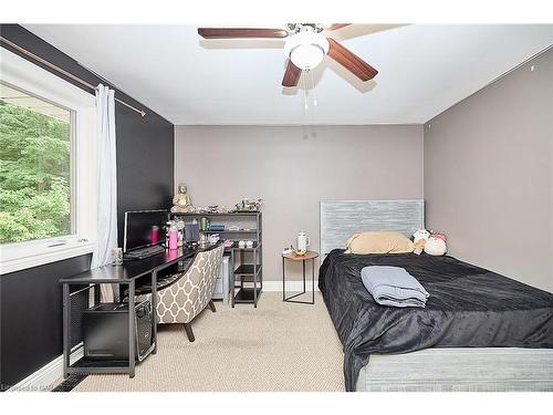 16 Blackwood Crescent, Fonthill, ON - Indoor Photo Showing Bedroom