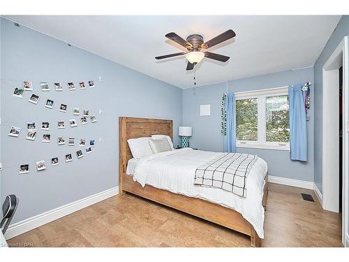 16 Blackwood Crescent, Fonthill, ON - Indoor Photo Showing Bedroom