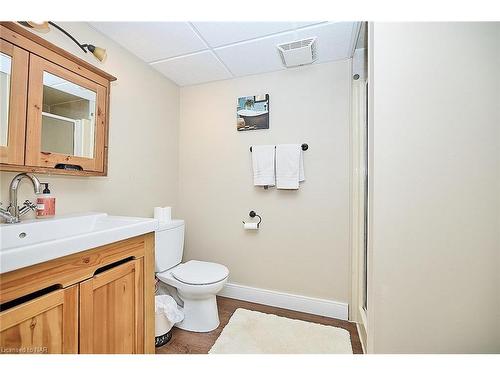 16 Blackwood Crescent, Fonthill, ON - Indoor Photo Showing Bathroom