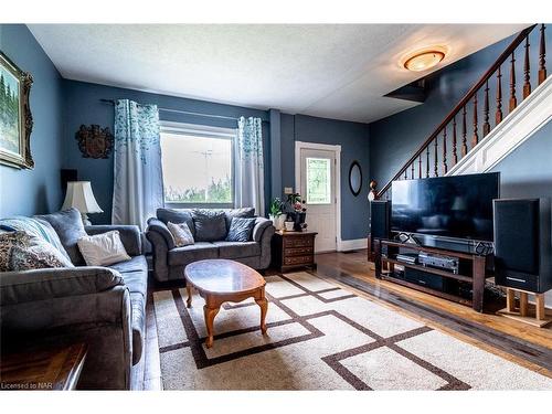 962 Robinson Road, Dunnville, ON - Indoor Photo Showing Living Room