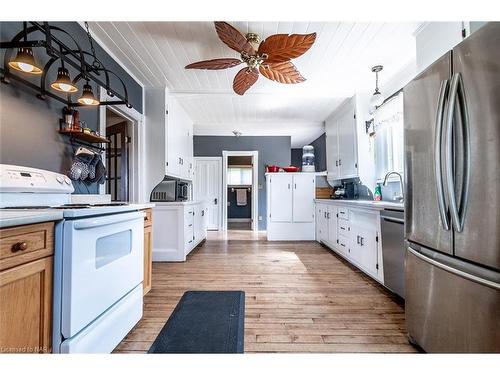 962 Robinson Road, Dunnville, ON - Indoor Photo Showing Kitchen