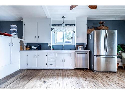 962 Robinson Road, Dunnville, ON - Indoor Photo Showing Kitchen