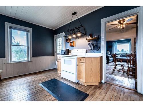 962 Robinson Road, Dunnville, ON - Indoor Photo Showing Kitchen