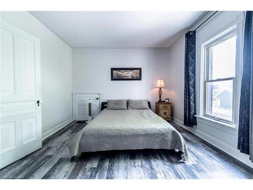 962 Robinson Road, Dunnville, ON - Indoor Photo Showing Bedroom