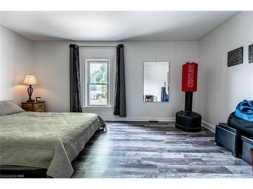 962 Robinson Road, Dunnville, ON - Indoor Photo Showing Bedroom