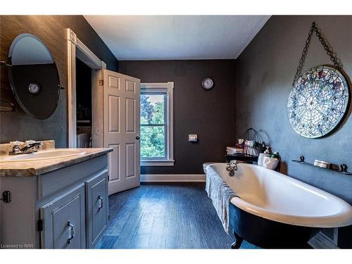 962 Robinson Road, Dunnville, ON - Indoor Photo Showing Bathroom