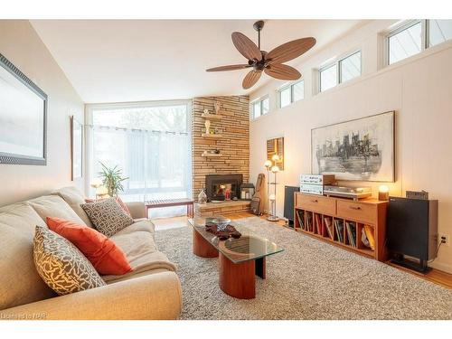 5 Claremount Circle, Welland, ON - Indoor Photo Showing Living Room With Fireplace