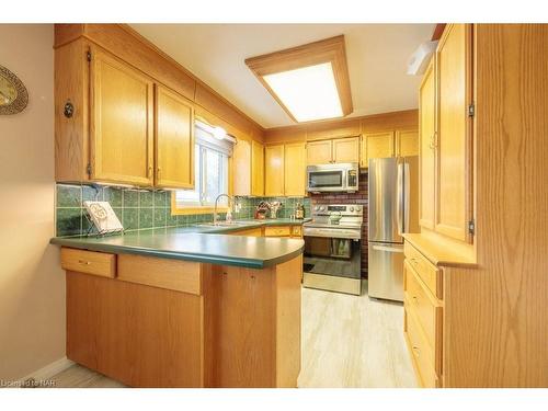 5 Claremount Circle, Welland, ON - Indoor Photo Showing Kitchen