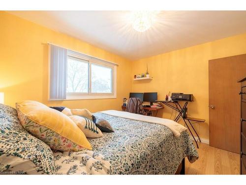 5 Claremount Circle, Welland, ON - Indoor Photo Showing Bedroom