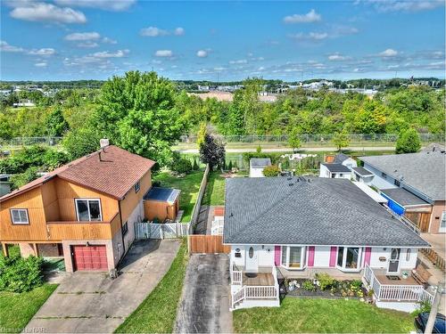 7635 Ronnie Crescent, Niagara Falls, ON - Outdoor