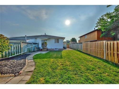 7635 Ronnie Crescent, Niagara Falls, ON - Outdoor With Deck Patio Veranda