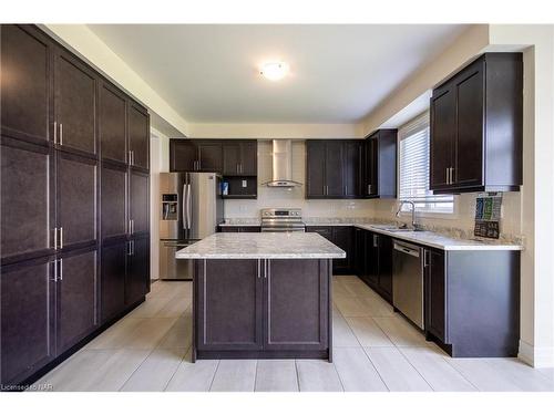 9462 Tallgrass Avenue, Niagara Falls, ON - Indoor Photo Showing Kitchen