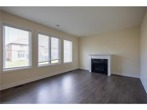 9462 Tallgrass Avenue, Niagara Falls, ON - Indoor Photo Showing Living Room With Fireplace