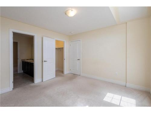 9462 Tallgrass Avenue, Niagara Falls, ON - Indoor Photo Showing Other Room