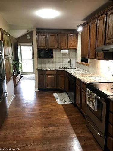 1193 Pettit Road, Fort Erie, ON - Indoor Photo Showing Kitchen