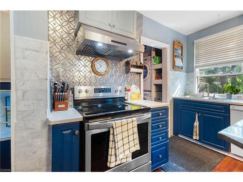 4464 Sixth Avenue, Niagara Falls, ON - Indoor Photo Showing Kitchen