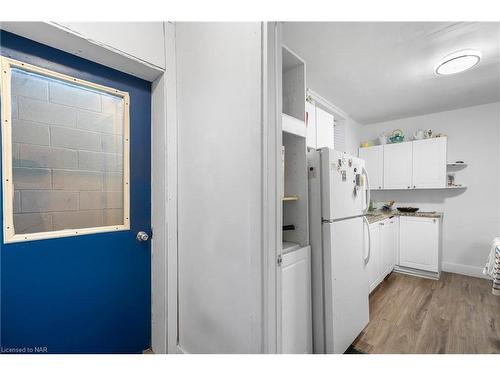 4464 Sixth Avenue, Niagara Falls, ON - Indoor Photo Showing Kitchen