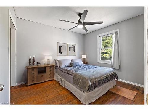 4411 Fifth Avenue, Niagara Falls, ON - Indoor Photo Showing Bedroom