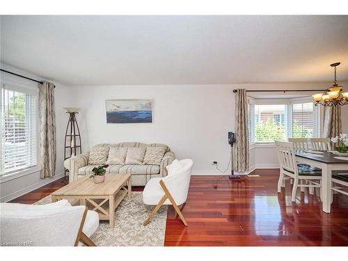 23 Andrea Drive, St. Catharines, ON - Indoor Photo Showing Living Room