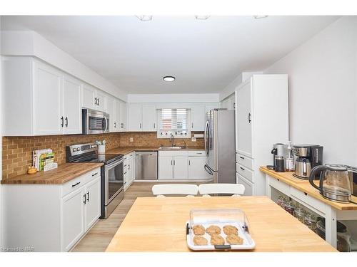 23 Andrea Drive, St. Catharines, ON - Indoor Photo Showing Kitchen