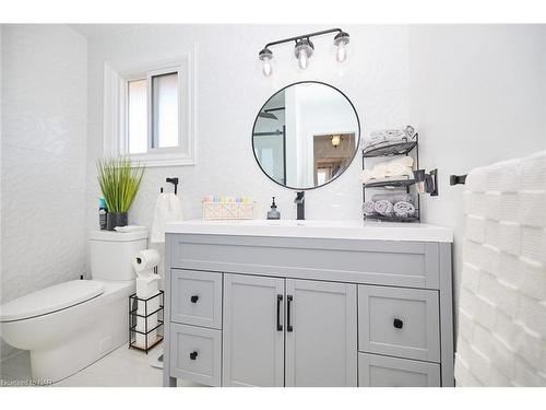 23 Andrea Drive, St. Catharines, ON - Indoor Photo Showing Bathroom