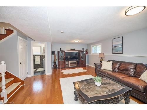 23 Andrea Drive, St. Catharines, ON - Indoor Photo Showing Living Room