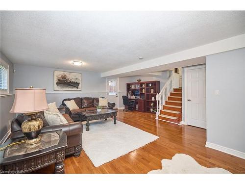 23 Andrea Drive, St. Catharines, ON - Indoor Photo Showing Living Room