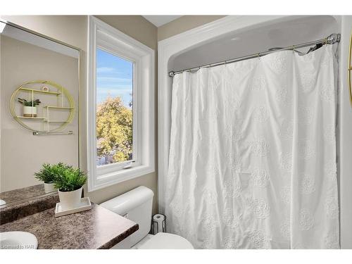 13 Hilts Court, St. Catharines, ON - Indoor Photo Showing Bathroom