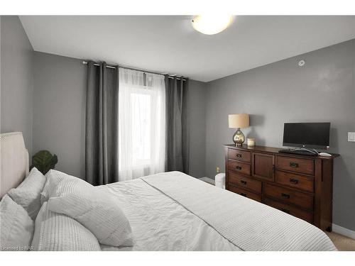 13 Hilts Court, St. Catharines, ON - Indoor Photo Showing Bedroom